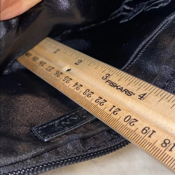 DKNY  Logo Wrislet - Picture 5 of 9